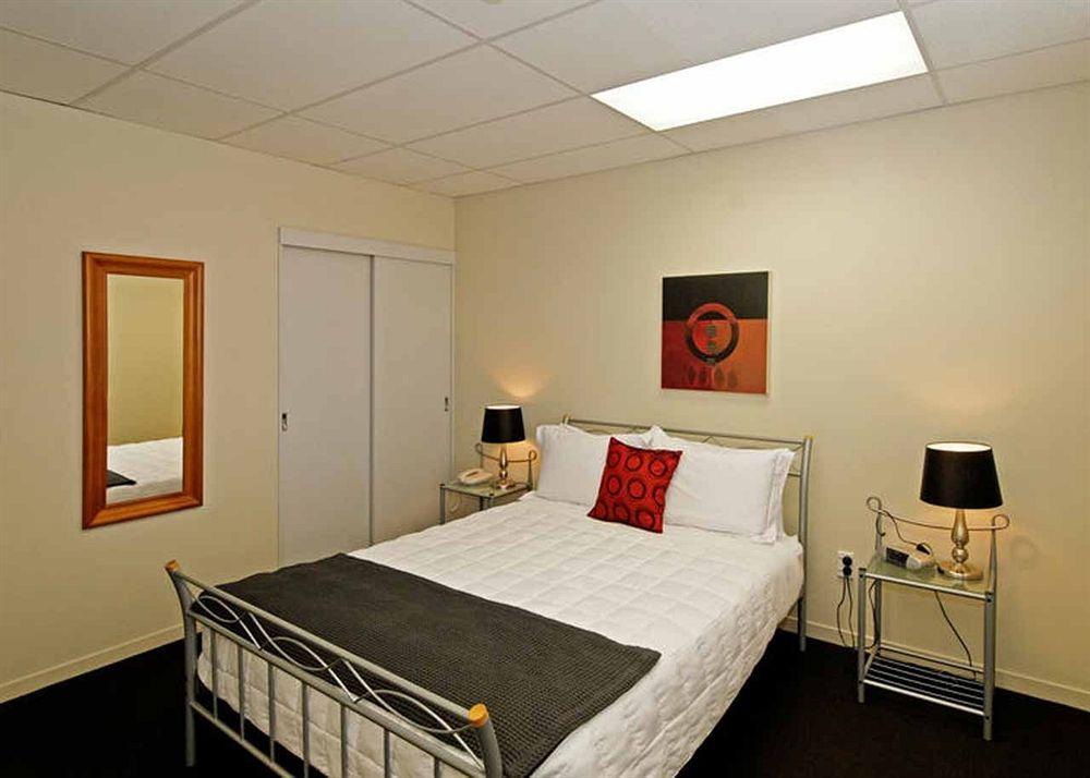 Kudos Business Suites & Airport Motel Оукланд Екстериор снимка