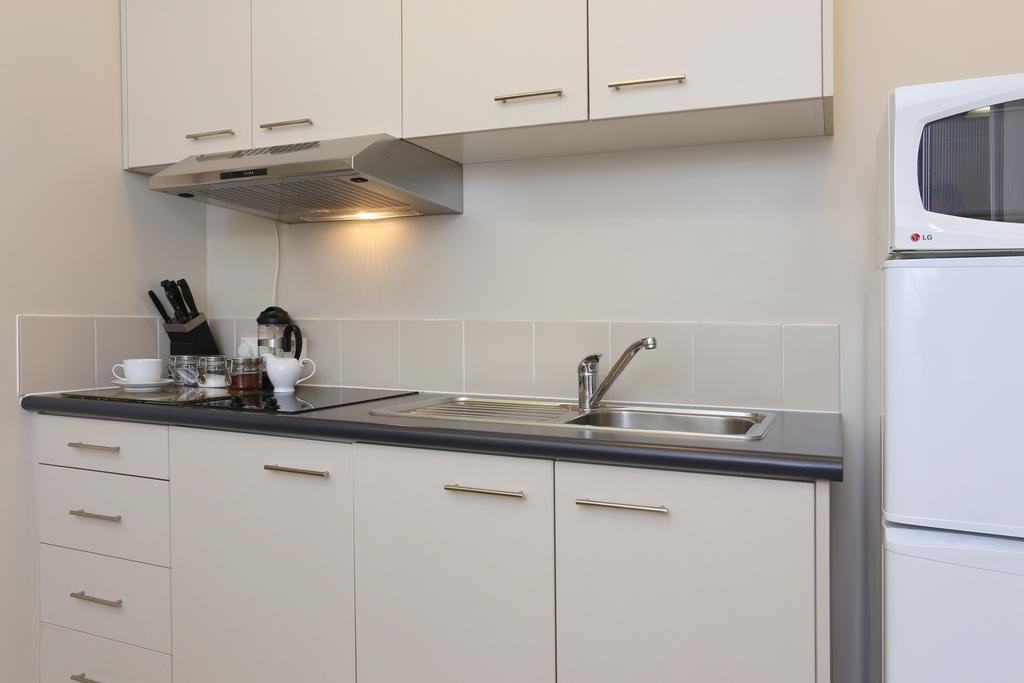 Kudos Business Suites & Airport Motel Оукланд Екстериор снимка
