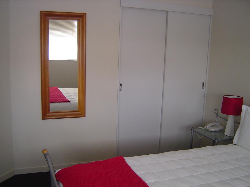 Kudos Business Suites & Airport Motel Оукланд Стая снимка