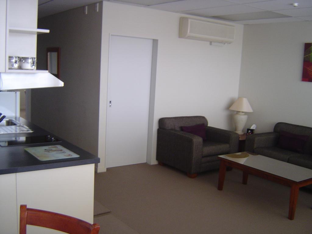 Kudos Business Suites & Airport Motel Оукланд Екстериор снимка