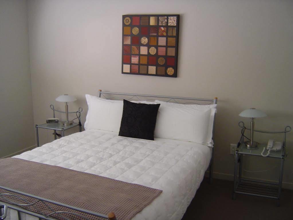 Kudos Business Suites & Airport Motel Оукланд Екстериор снимка