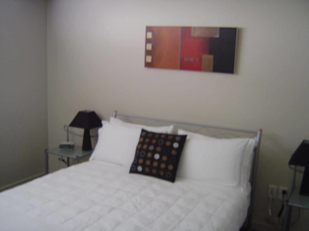 Kudos Business Suites & Airport Motel Оукланд Екстериор снимка