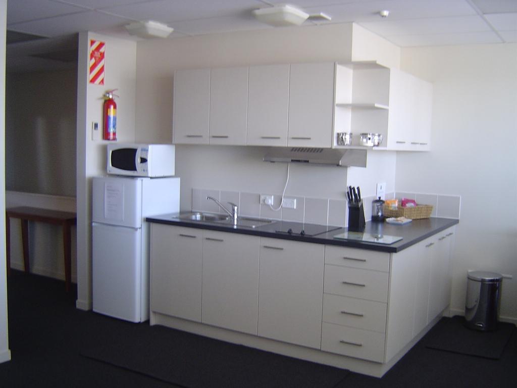 Kudos Business Suites & Airport Motel Оукланд Екстериор снимка