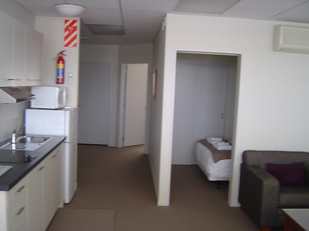 Kudos Business Suites & Airport Motel Оукланд Екстериор снимка